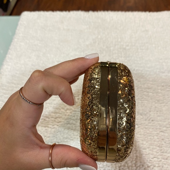 Beautiful gold glitter and rhinestone clutch - Picture 5 of 7